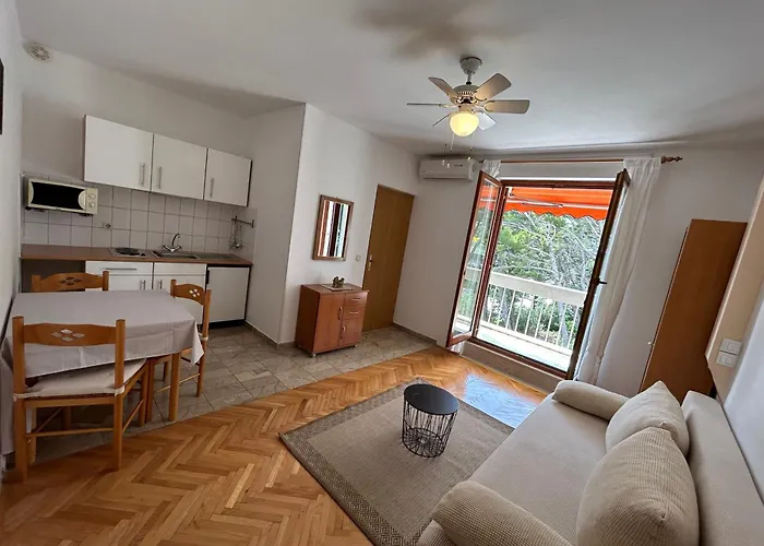 5 * Baška Voda