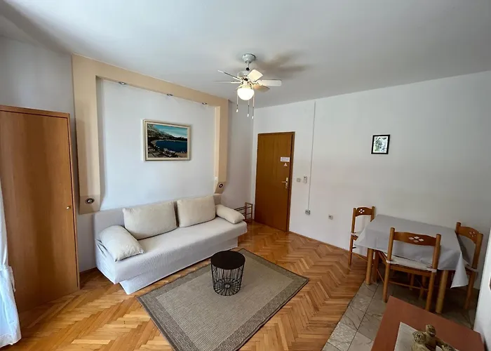 5 * Baška Voda